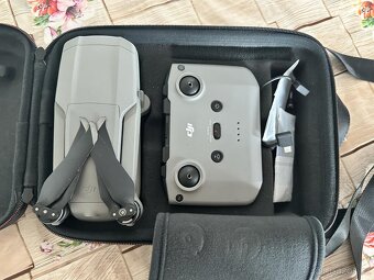 Dron DJI Mavic Air 2 Fly More Combo - 6