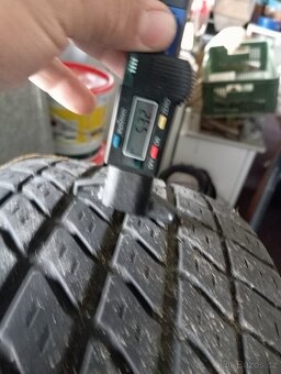 225/60/15  Pirelli - 6