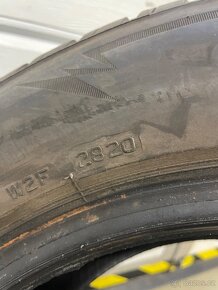 2ks zimní pneu 215/60R16 BRIDGESTONE 5mm - 6