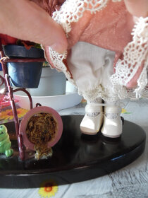 Stará panenka na podstavci/ I Vyměním za knížky - 6