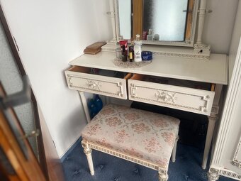 Prodávám ložnicovou sestavu Ludvíka XIV - 6