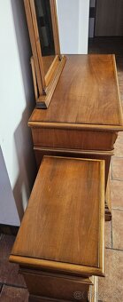 Masivní komodu se dvěma nočními stolky ve vel - 6