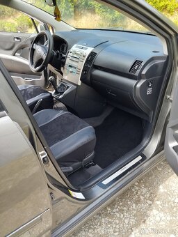Toyota Corolla verso 2.2 - 6