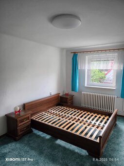 Manželská postel s nočními stolky - 6