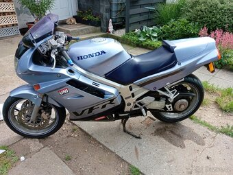 Prodám HONDA VFR 750F - 6