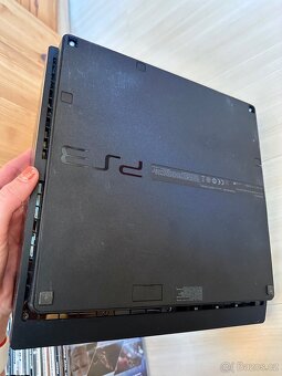Playstation 3 konzole + 2 ovladače + 8 her - 6