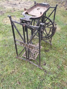 Prodám kostru - starý šicí stroj Pfaff - 6