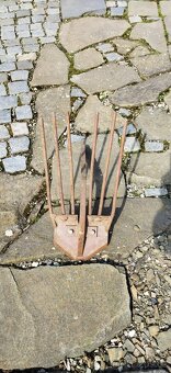 Vyorávací radlice na brambory originální velice masivní - 6