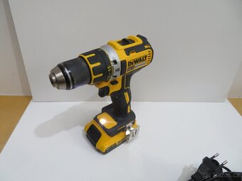 Bezuhlíková aku vrtačka DeWalt DCD790 + 2 x baterie 2.0Ah - 6