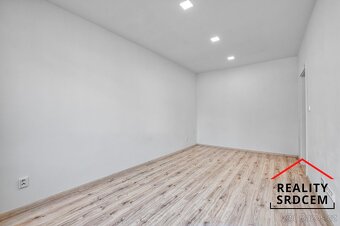 Pronájem zrekonstruovaného bytu 1+kk s komorou, 35 m2, ul. J - 6