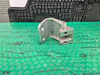 VW Transporter T4 závěs (pant) 701827154A - 6