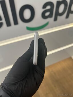 Apple iPhone 8 64GB Silver - 6