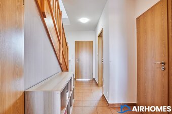 Mezonetový byt 4+kk (93.39 m²) se sdílenou zahradou (255 m²) - 6