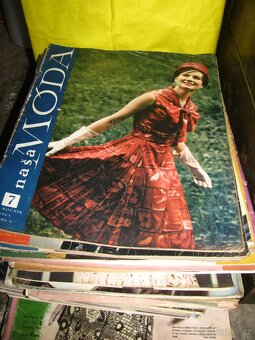 staré časopisy Naša moda 1946-1964 - celkem 90 kusů - 6
