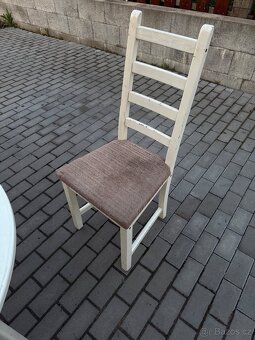 Jídelní set – stůl + 4 židle hledají nový domov - 6