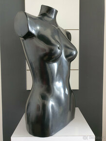 Bysta černá dámská - plastové torzo - 6