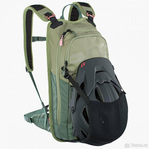 Nový batoh EVOC Stage 6L + Hydration Bladder 2L Light Olive - 6