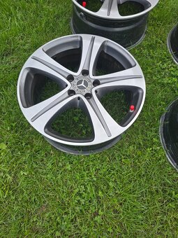 Mercedes E R18 - 6