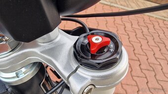 Dětská elektrická motorka MRM eDIRT 2000W 60V kola 14/12 Bat - 6