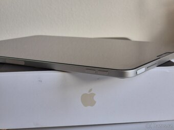 Apple iPad Air M1 (5th Gen) 64GB 2022 - 6