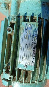 Elektromotor s úhlovou šnekovou převodovkou TSN 030 444 - 6