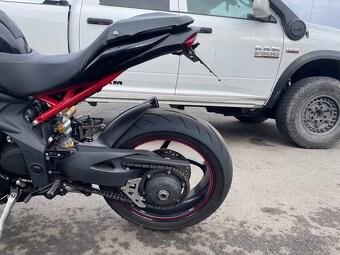Speed Triple R 1050 - 6