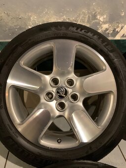 Alu kola Škoda R17 5X112 LETNÍ PNEU 225/50 R17 MICHELIN - 6