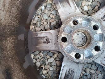 Dunlop respone 16 jeté jednu sezonu přes 6mm vzorek - 6