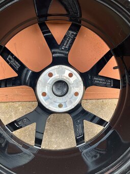 VW Golf 8 R GTI Top stav R19 - 6