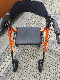 oranžové chodítko, skládací, uveze 150kg, ZÁNOVNÍ - 6