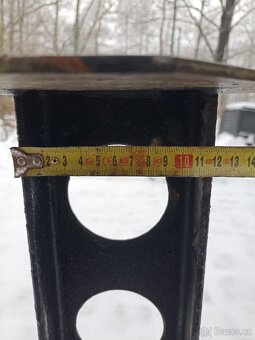 13 ks masivní kovové sloupky - 6