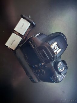 Canon EOS 1000D + EF-s 18-55 1/3.5 -. 5.6 IS + BG-E5 - 6