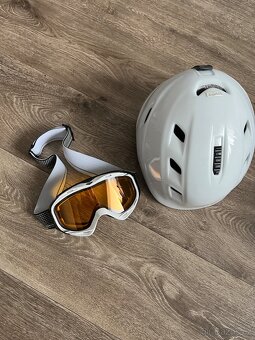 Lyžařská helma Uvex s brýlemi - 6