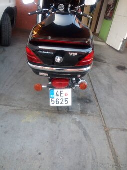 Suzuki GZ 125 - 6
