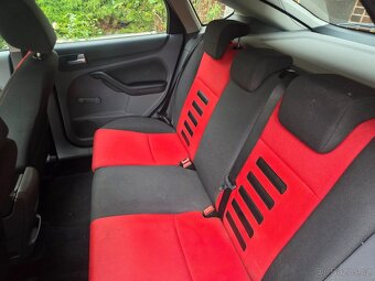Ford Focus 1.6i - 6