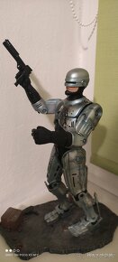 Figurka Robocop battle damaged mcfarlane + dvě knihy - 6