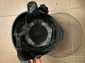 Airsoft ochranná helma s výklopným hledím - 6