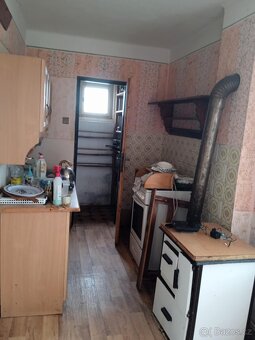 Prodej dvougeneračního domu se zahradou, sklepem a půdou - 6