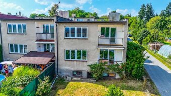 Řadový rodinný dům k rekonstrukci s výhledem na hrad Vysoký  - 6