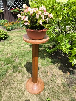 Retro stojan dřevěný ( > 50 let ) - rozměry 95 x 34 x 30 cm - 6