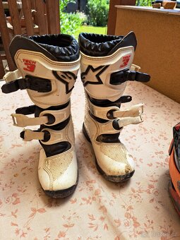 Přilba, boty , chrániče - 6