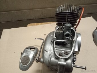 Motor na Čz 150 prodám má výměněná ložiska a gufera - 6