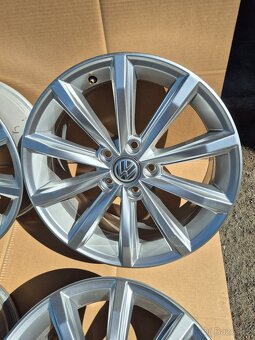 5x112 r17 Vw Passat B8-Model London krásný stav - 6