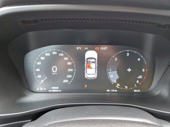 Volvo XC40 2.0D3 110kW FWD ČR 1MAJITEL - 6