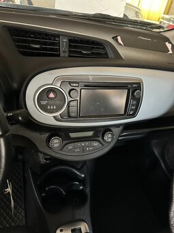 TOYOTA YARIS HYBRID 1,5 náhradní Dily - 6