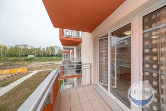 Pronájem nezařízeného bytu 1+kk 34 m² + 6 m² + balkon, Praha - 6