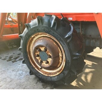 Malotraktor Kubota s čelním nakladačem - 6