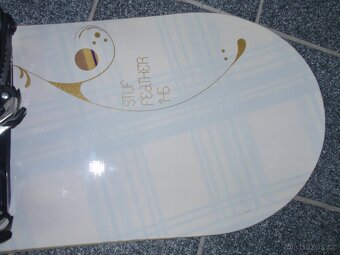TOP DÍVČÍ SNOWBOARD STUF FEATHER 145 CM+VÁZÁNÍ STUF - 6