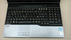 Fujitsu lifebook E752 - 6