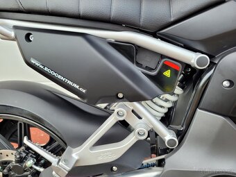 Elektrický motocykl Super Soco TC max - 110 km/h - 6